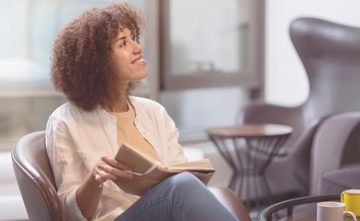 Modern learning environment with financial charts and collaborative workspace